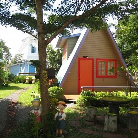 Kanghan Rak Theme Houses Pakchong Bilik gambar